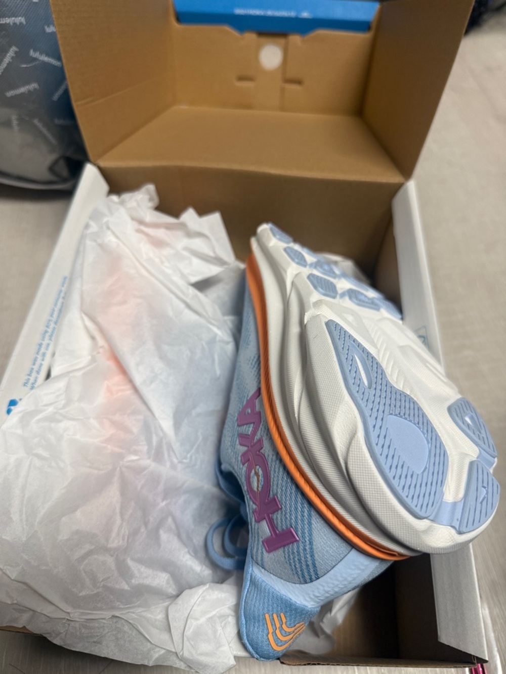 Hoka Clifton 9 NWT - Picture 2 of 3